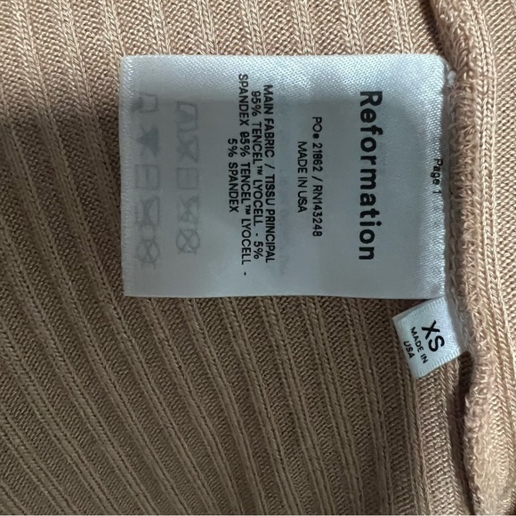 Reformation Hosby Ribbed Dress with Side Slit, in Excellent Pre Loved Condition - Picture 6 of 7